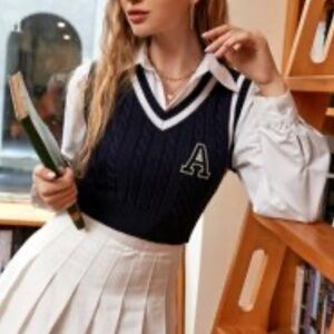 Sweater vest cropped small navy blue white